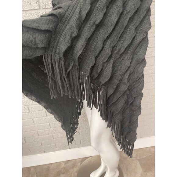 Max Edition Women Asymmetrical Knit Layered Fringe Shrug Ponch Size XS / S - Picture 8 of 11